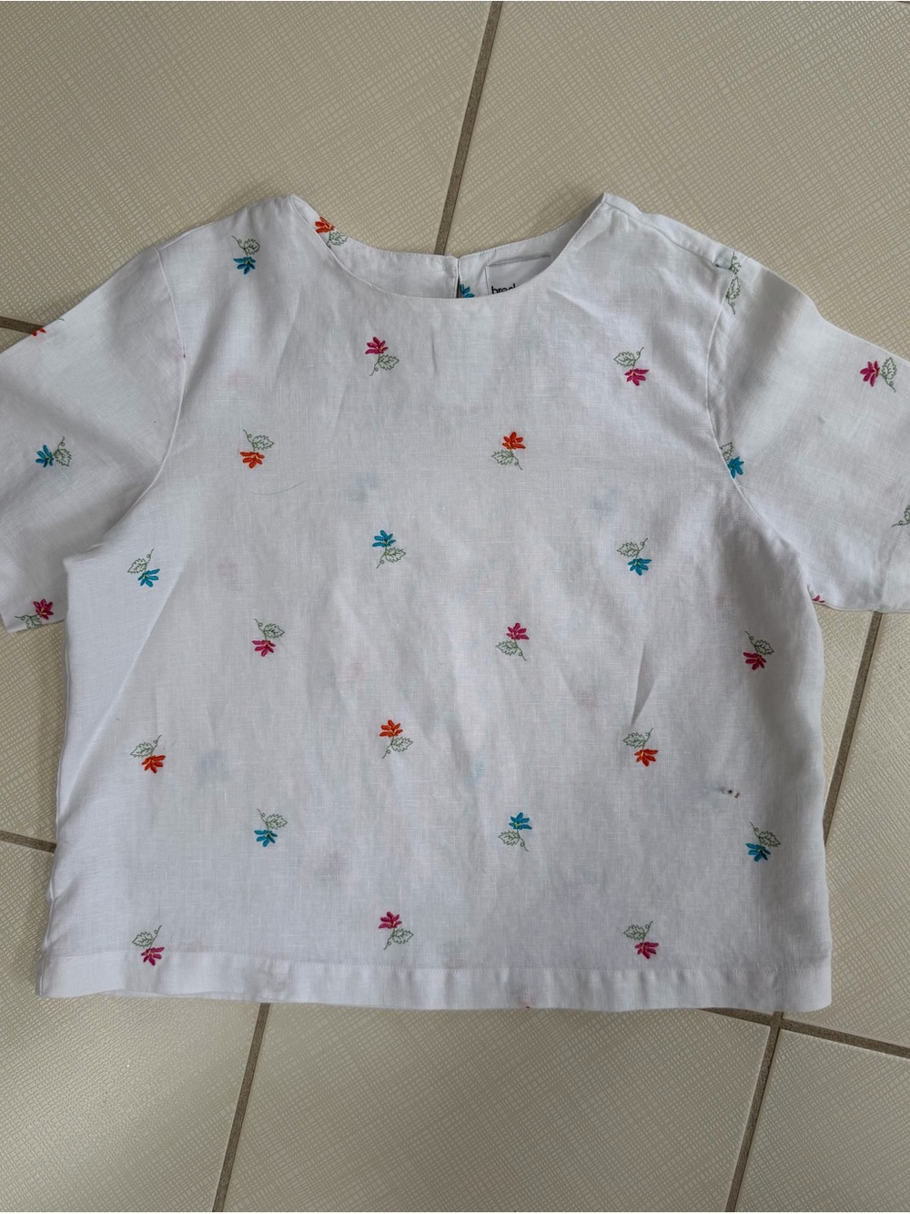 breckenridge 100% Linen White Short Sleeve Top with Multicolor Floral Embroidery
